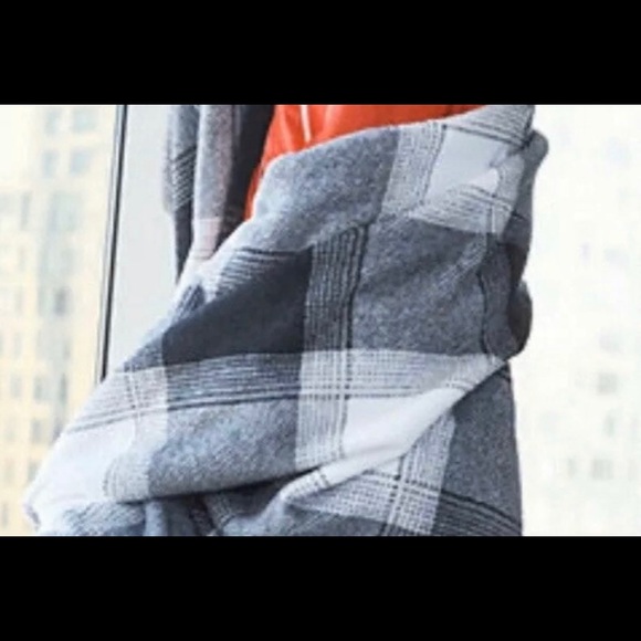 Victoria’s Secret blanket and tote - Picture 2 of 7